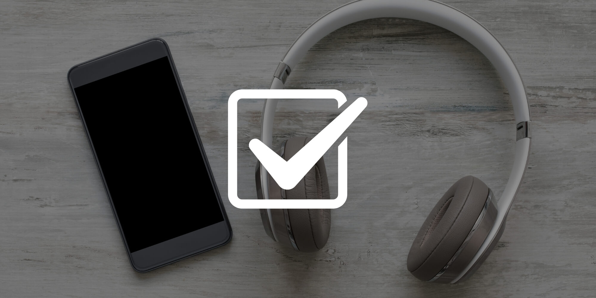 ヘッドフォンとスマートフォンの画像とチェックマーク